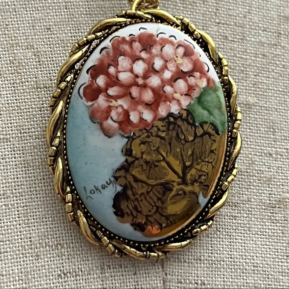Vintage Hand Painted Beautiful Floral Abstract Pendant/Necklace - Picture 10 of 11